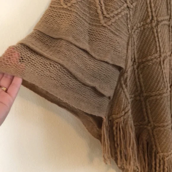 Super soft light weight poncho (C) - Picture 2 of 3